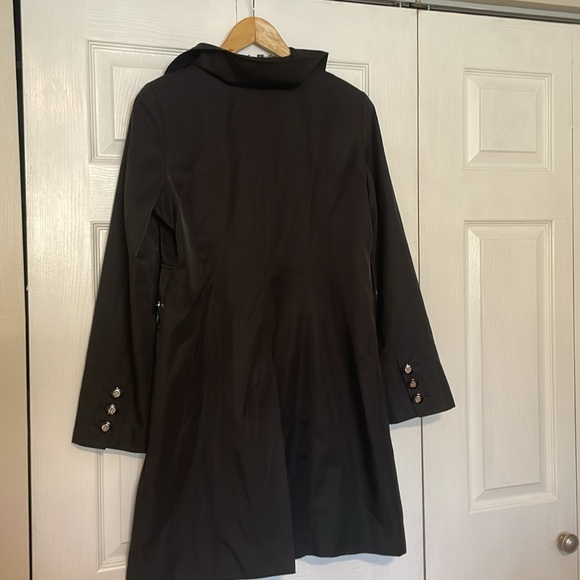 Guess womens light jacket with buttons. Jacket is size large. Great condition - Picture 7 of 7